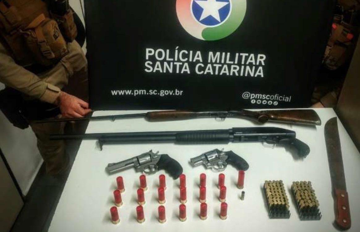 Briga generalizada termina com prisões e apreensão de armas de fogo em Xanxerê