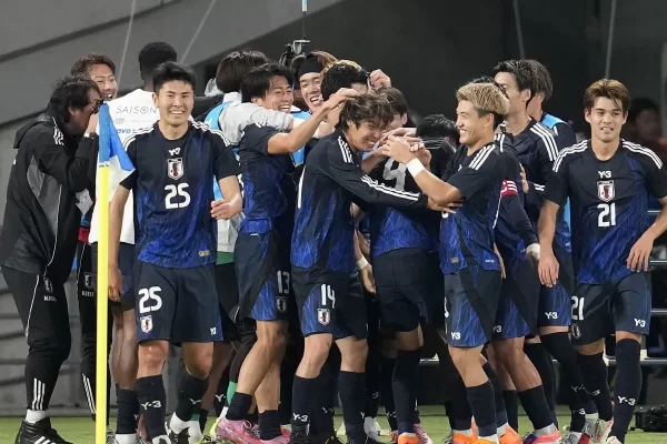 Seleção japonesa reage em 25 minutos e impõe derrota histórica ao time de Ancelotti