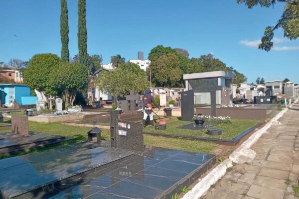Cemitério de Xanxerê divulga prazos para obras, limpeza e atendimento durante o feriado de Finados.
