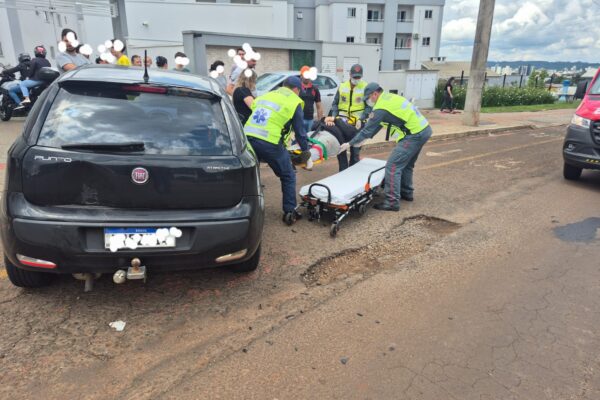 Motociclista fica ferido após acidente com carro na Rua Santos Dumont, em Xanxerê