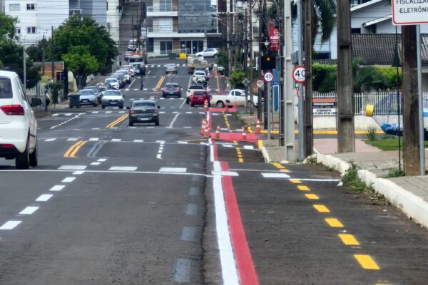 Prefeitura investe em segurança e sustentabilidade, conectando bairros em um extenso corredor cicloviário.