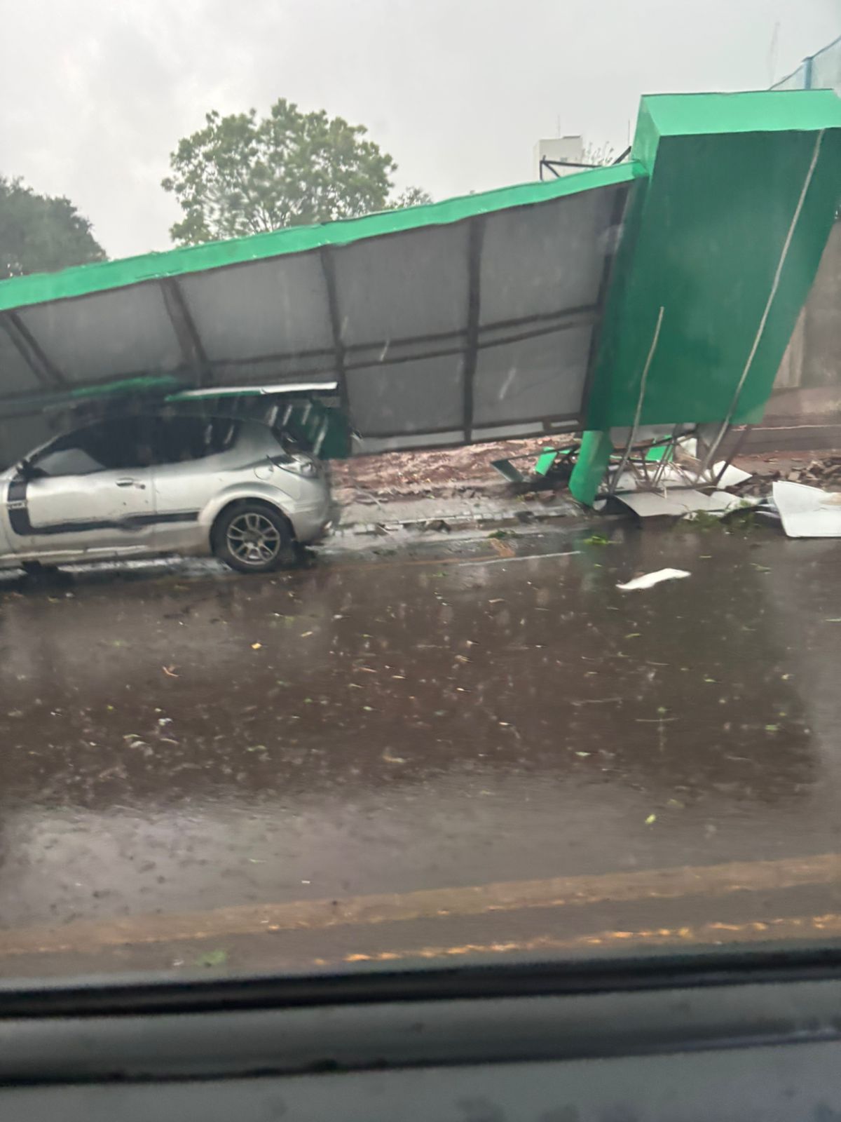 Vendaval atinge Xanxerê e deixa 125 famílias impactadas