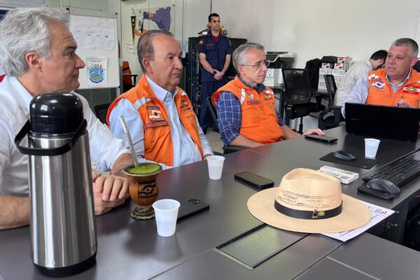Governador avalia danos do tornado em Xanxerê e reforça apoio à reconstrução