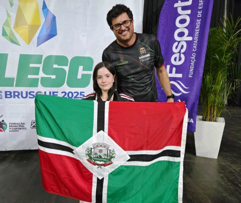 Paloma Gheno faz história ao conquistar a primeira medalha de karatê de Xanxerê na OLESC, em Brusque.