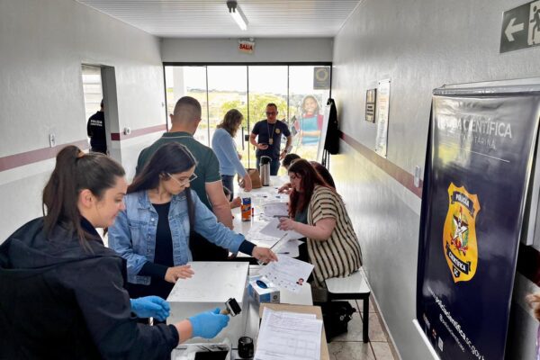 Uma ação social organizada pela Polícia Científica e Secretaria de Educação de Xanxerê
