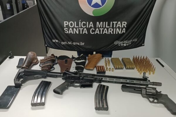 Violência doméstica em Xanxerê resulta em prisão e apreensão de armas e munições, pela PM
