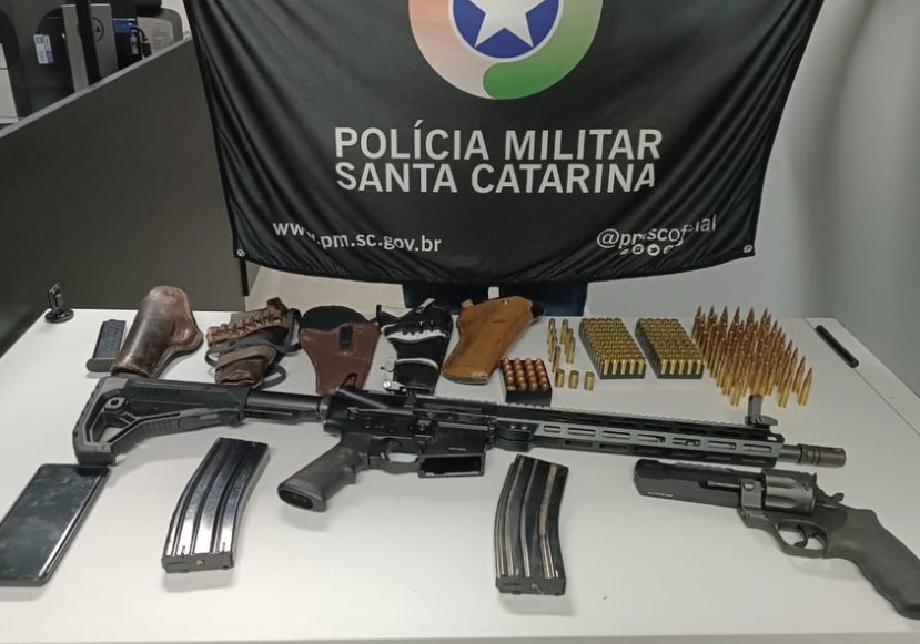 Violência doméstica em Xanxerê resulta em prisão e apreensão de armas e munições, pela PM