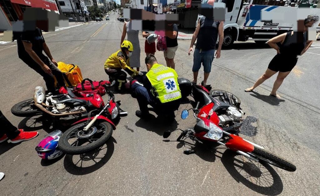 Colisão entre motos deixa dois entregadores feridos em Xanxerê
