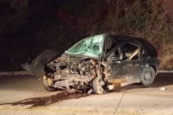 Acidente fatal na BR-163, em Guaraciaba, termina com um motorista morto e outro gravemente ferido após colisão frontal.