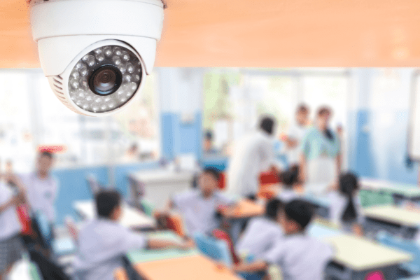 Câmeras nas salas de aula viram regra em SC