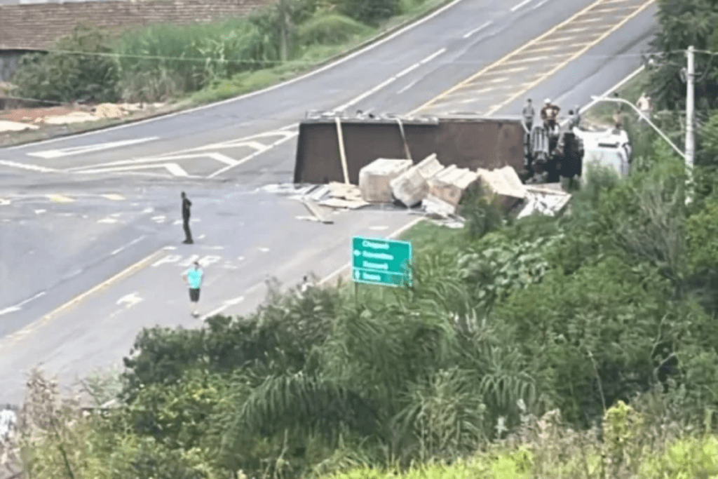 Acidente com caminhão na SC-155 mata Ex-vereador de Vargeão Volnei Lando.