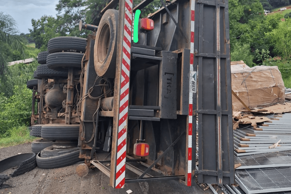 Acidente com caminhão na SC-155 mata Ex-vereador de Vargeão Volnei Lando.