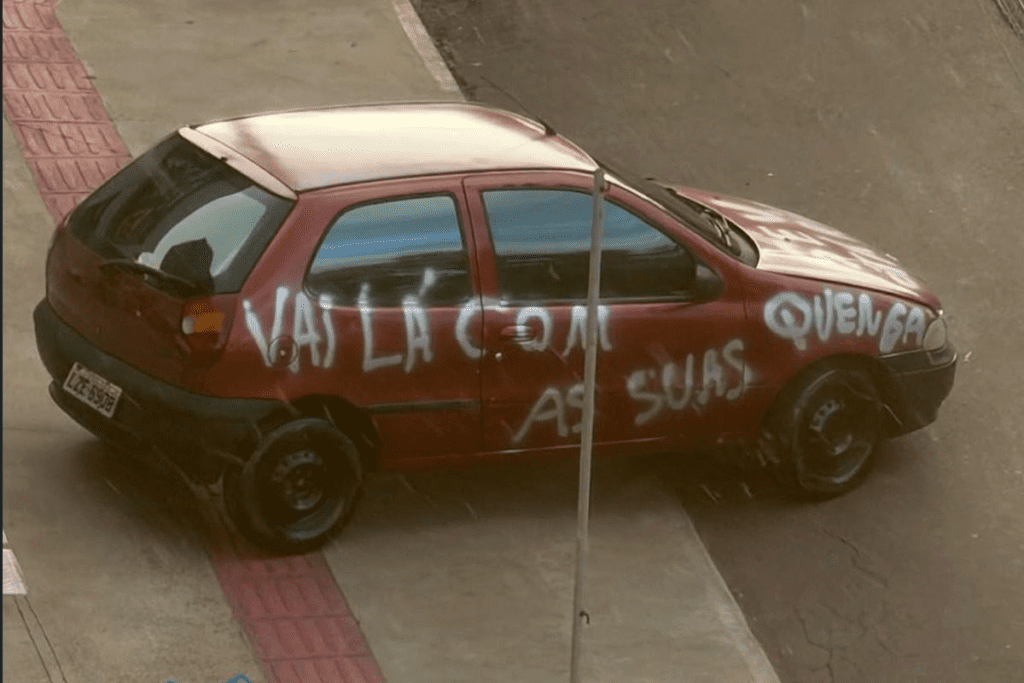Carro pichado gera burburinho e vira ação de marketing em SC
1