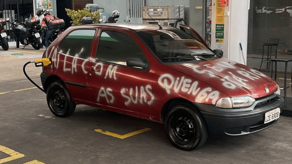 Carro pichado gera burburinho e vira ação de marketing em SC
