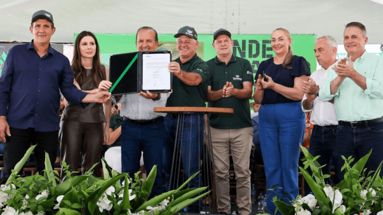 Governador lança crédito de R$ 240 milhões para fortalecer produtores de leite em SC