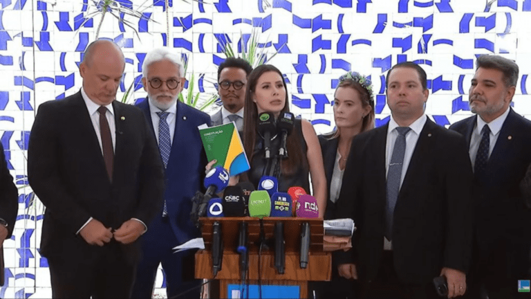 “Impeachmaço” mira ministros por descumprimento constitucional, diz deputada Carol De Toni