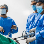 3 médicos realizam cirurgia bariátrica no SUS