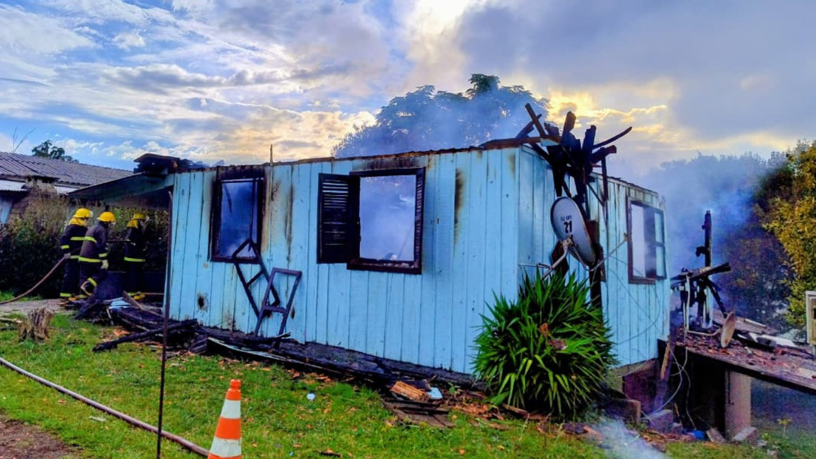 Incêndio destrói residência e crianças escapam ilesas em Vargem Bonita