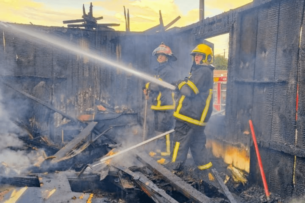Incêndio destrói casa e crianças escapam ilesas em Vargem Bonita