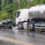 Motorista de carro morre após colisão violenta com caminhão em trecho movimentado de Chapecó.