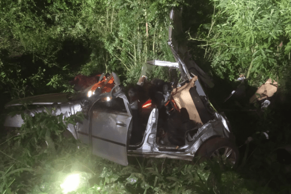 Capotamento na SC-480 deixa dois feridos graves em Xanxerê