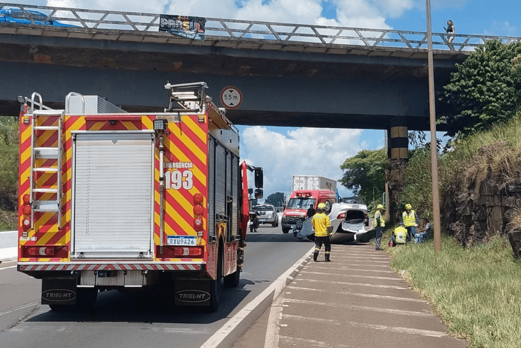 Motorista passa mal e capota carro na BR-282 em Xanxerê