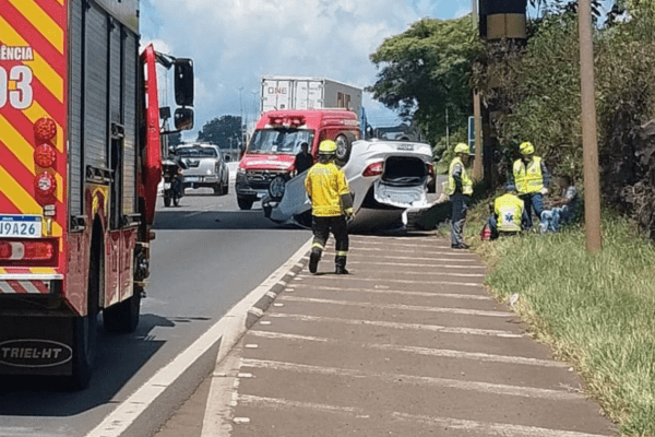 Capotamento na BR-282 em Xanxerê ocorreu após motorista passar mal e perder o controle do veículo.