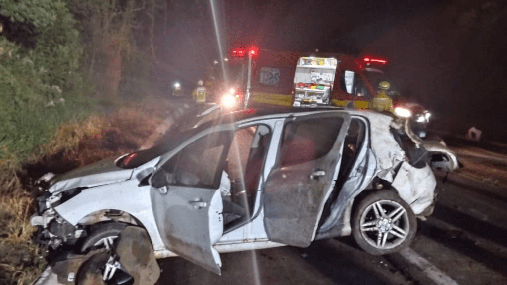 Capotamento na BR-282 em Xanxerê deixa motorista ferido e interdita a via.