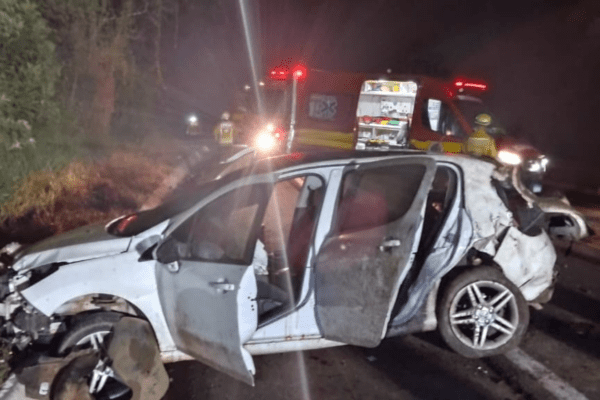 Capotamento na BR-282 em Xanxerê deixa motorista ferido e interdita a via.