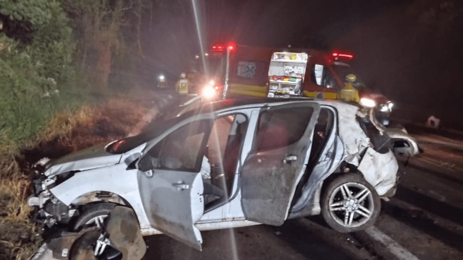 Capotamento na BR-282 em Xanxerê deixa motorista ferido e interdita a via.