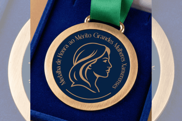 Imagem da Medalha de Honra ao Mérito “Grandes Mulheres Xanxerenses” criada pemla Câmara de Vereadores cde Xanxerê de acordo com o Projeto de Lei Ordinária nº 6/2025.