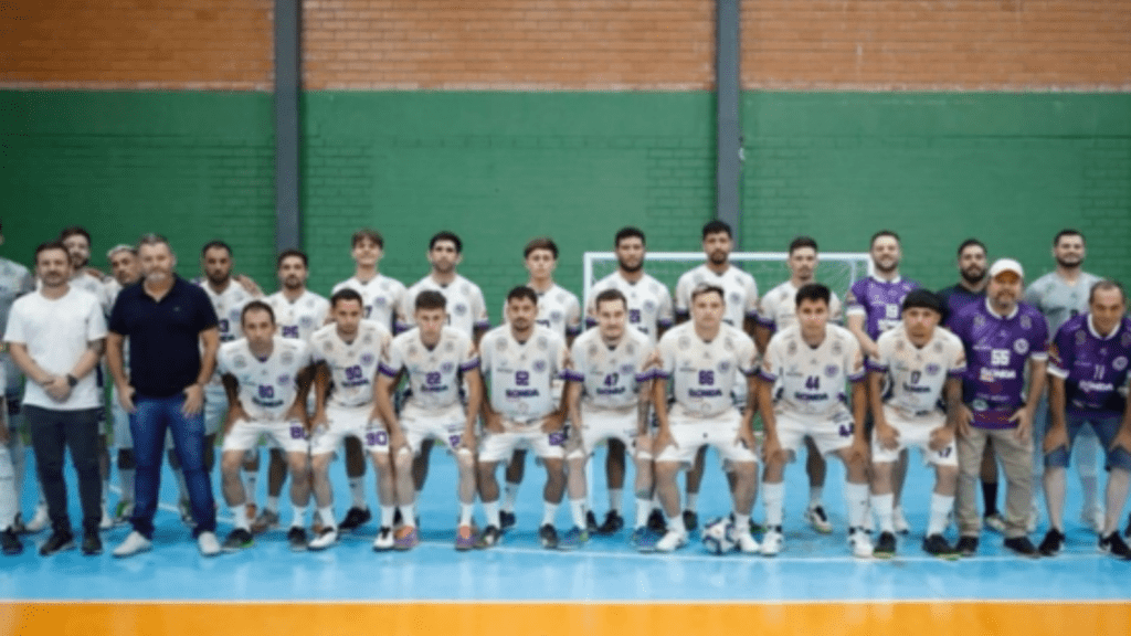 Time da Associação Bom Jesus Futsal (ABJF/CME Bom Jesus) durante amistoso com time de Ouro Verde.