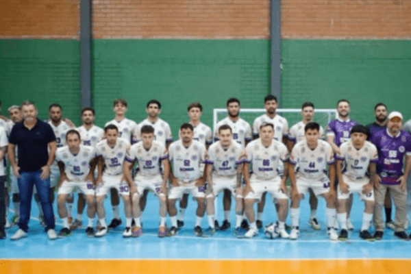Time da Associação Bom Jesus Futsal (ABJF/CME Bom Jesus) durante amistoso com time de Ouro Verde.