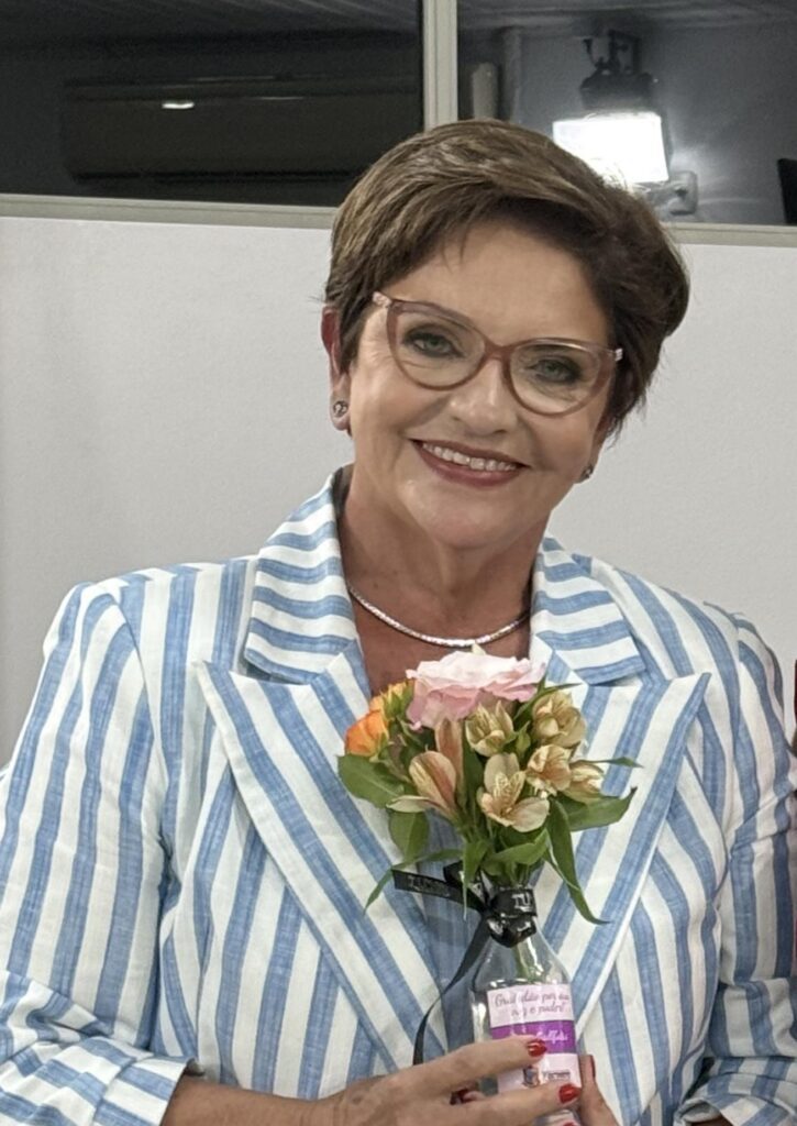 Iara Helena Callfass uma das homenageadas com Medalha de Honra ao Mérito pela Câmara de vereadores de Xanxerê 