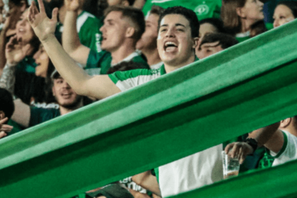 Imagem de torcedor em estádio de futebol