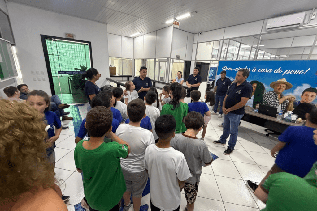 Alunos da Escola Pequeno Príncipe em visita á Camara de Vereadores de Xanxerê