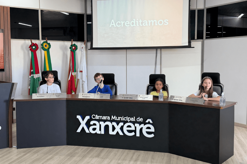 Alunos da Escola Pequeno Príncipe em visita á Camara de Vereadores de Xanxerê