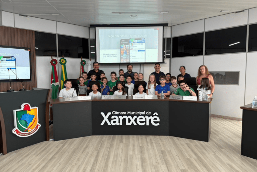 Alunos da Escola Pequeno Príncipe em visita á Camara de Vereadores de Xanxerê