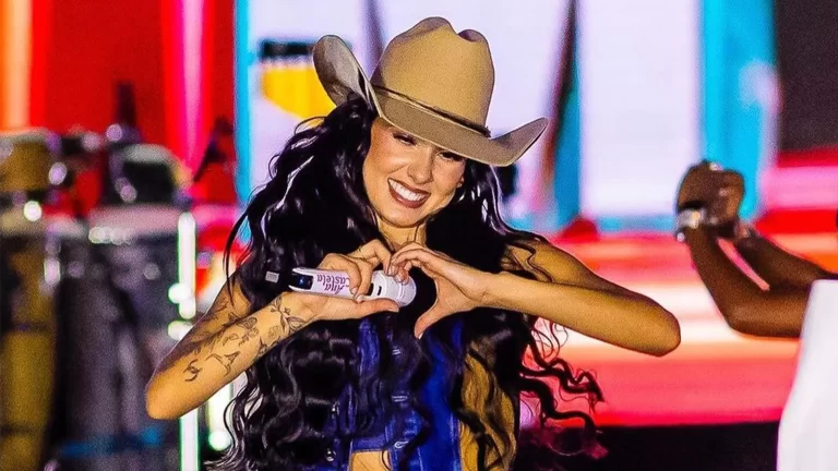 Ana Castela se apresenta na ExpoFemi 2026 e atrai multidão em Xanxerê