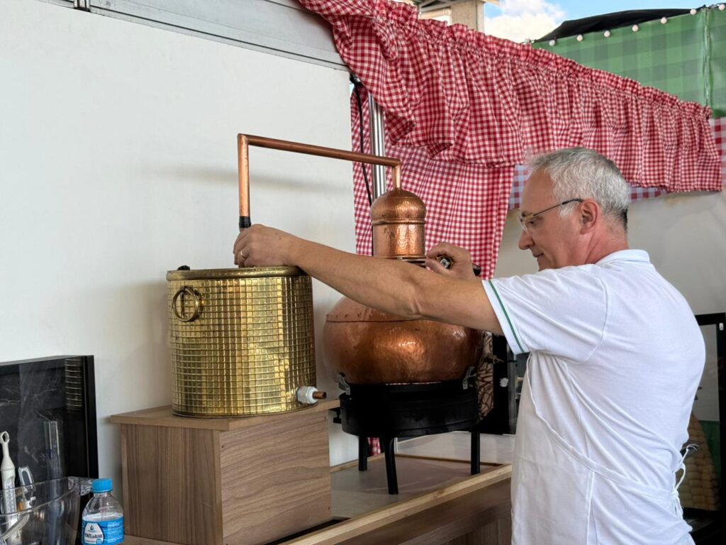 Whisky de milho surpreende e vira atração na ExpoFemi 2026