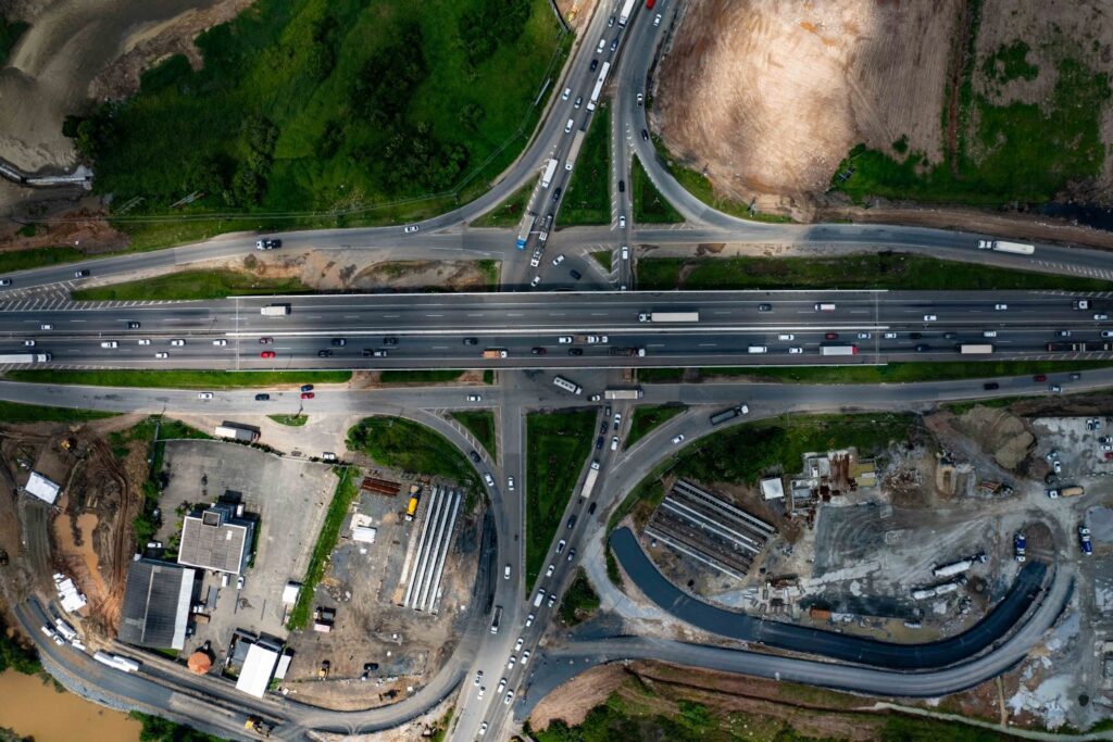 Imagem aérea dos elevados que conectam a SC-486 à BR-101, em Itajaí