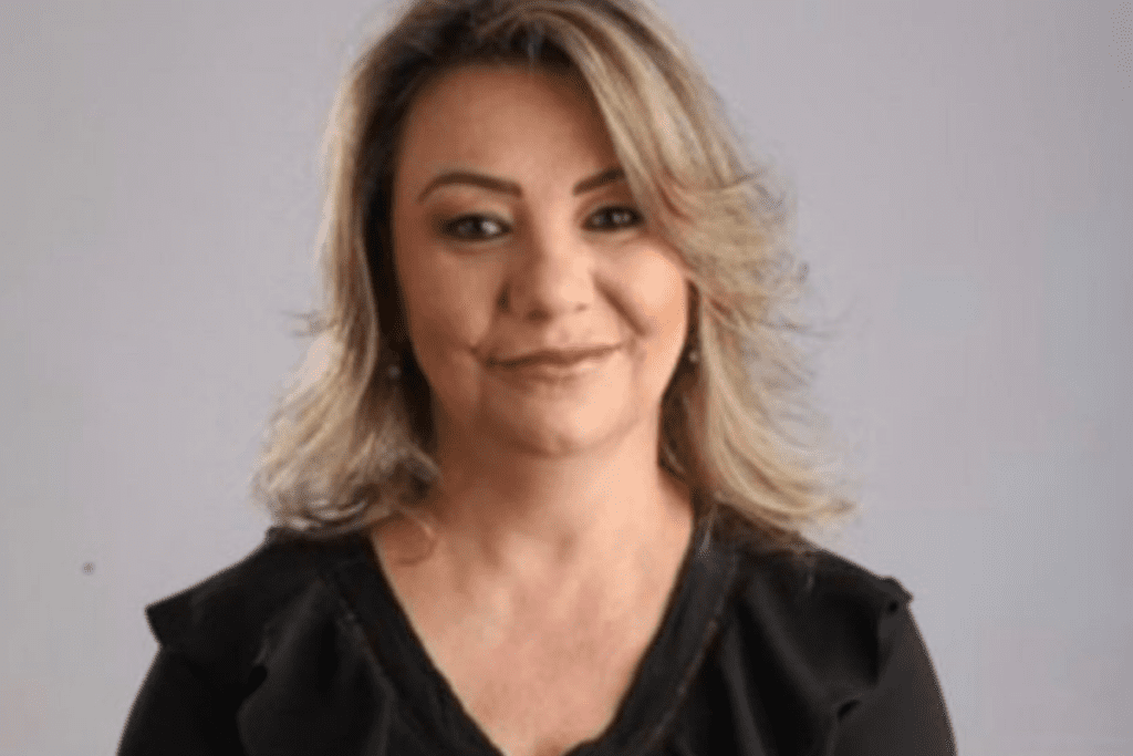 Foto da ex-secretária municipal de Educação Claudia Siviane Favero.