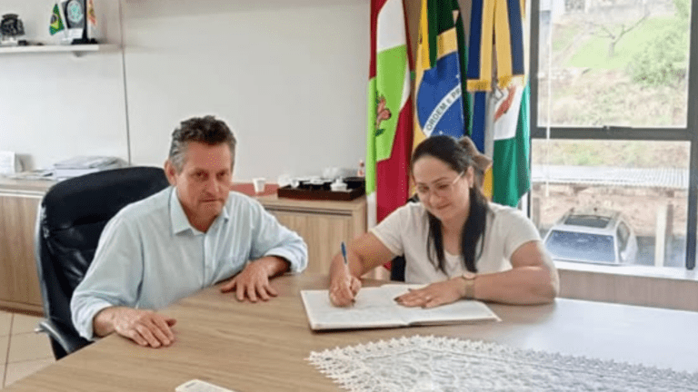 Vice-prefeita assume interinamente o Executivo de Ouro Verde