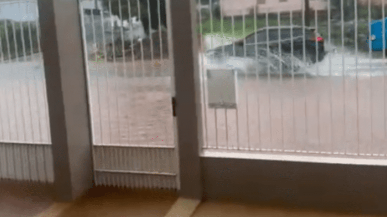 [Vídeo] Chuva intensa provoca alagamentos e invade casas em Xanxerê