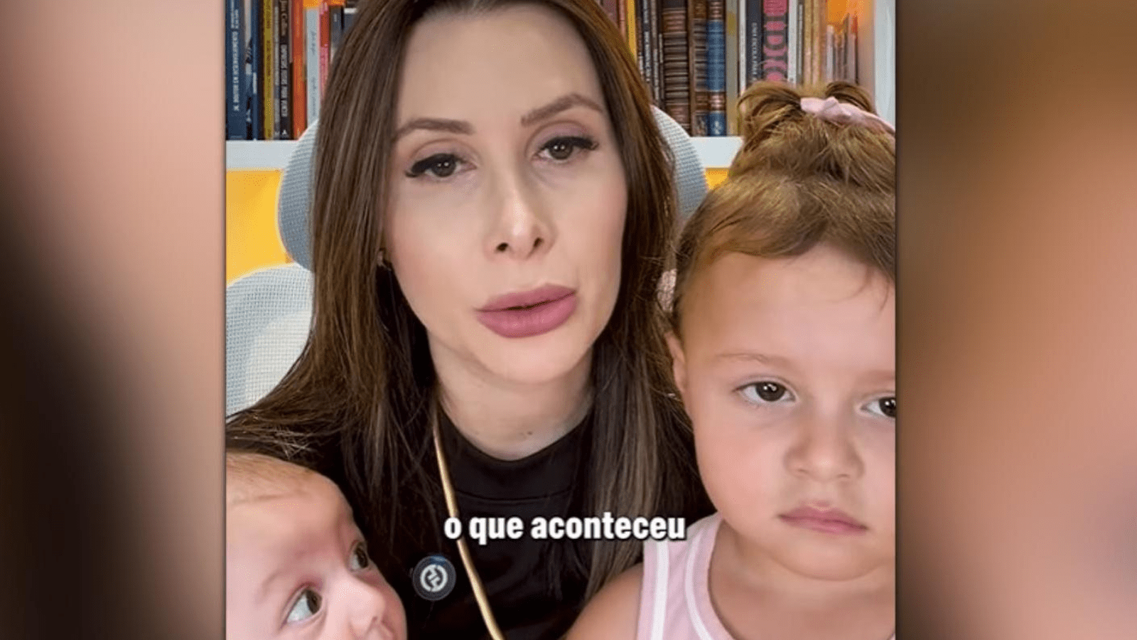 Imagem da Deputada Carol de Toni com as duas filhas