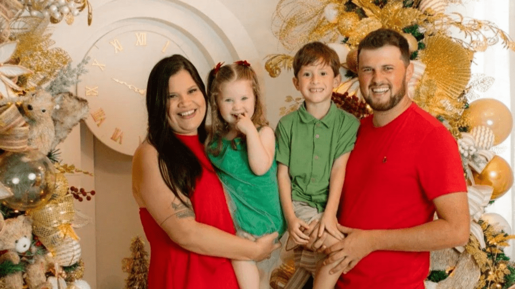 Família que morreu no acidente. Danilo Ferrira, sua esposa Graciele Maurer, e filhos Gael e Maitê.