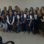 Sala de aula com várias pessoas em formatura do curso Técnico em Agentes Comunitários de Saúde em Xanxerê
