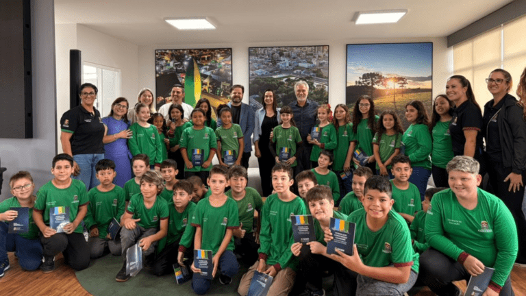 Alunos da Escola Monteiro Lobato Conhecem Prefeitura de Xanxerê