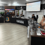 Câmara de Xanxerê com vereadores sentados em seus lugares.