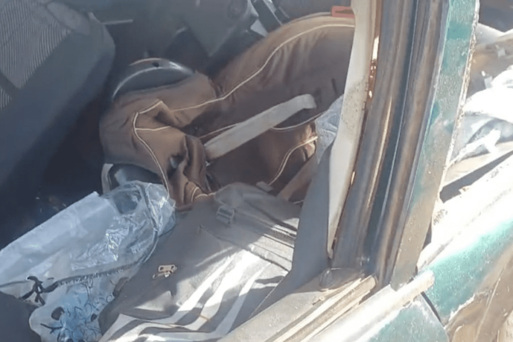 Interior do veículo com drogas que empreendeu fuga da polícia e sofreu acidente